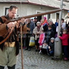 Příprava na střelbu z muškety. Foto: Kamila Dvořáková