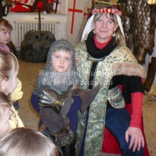 Paní učitelka se svým ochráncem. Foto: Kamila Dvořáková