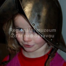 Bojovnice v přilbě zvané morion. Foto: Archiv MŠ Kamarád Nové Veselí