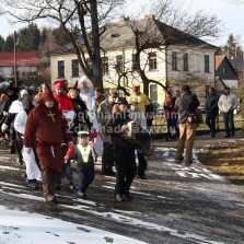 Masopustní průvod vyráží od Staré školy. Foto: Antonín Zeman