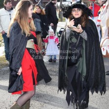 Méně tradiční, ale nápadité maškary. Foto: Antonín Zeman