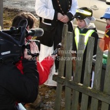 Televize Vysočina zpovídá malé účastníky průvodu. Foto: Antonín Zeman