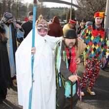 Pracovníci muzea jako tradiční masky. Foto: Antonín Zeman