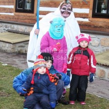 Děti a maškary. Foto: Antonín Zeman