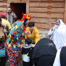 Koblížky, uzené, bonbóny, chlebíčky, koláčky a jiné dobroty. Foto: Antonín Zeman
