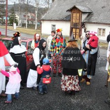 Masky tancují. Foto: Antonín Zeman