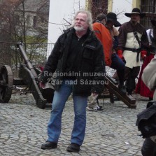 Návštěvníky zdraví zakladatel a první hejtman Flambergu Ladislav Konvičný. Foto: Stanislav Mikule